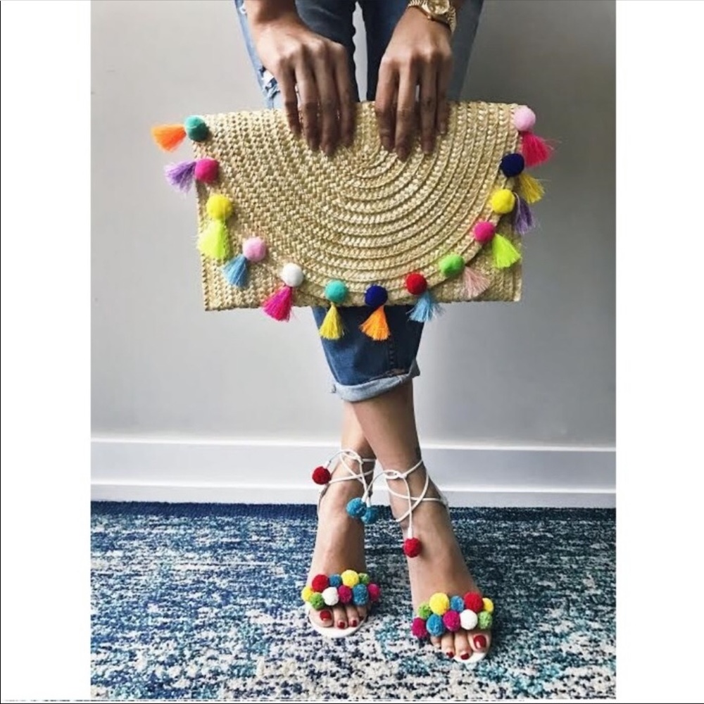 *SALE* Fabulous   Straw & Pom Pom Clutch